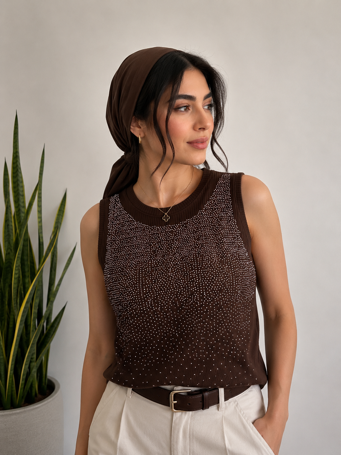 تاپ فول نگین زنانه پارچه کبریتی نخی با طراحی شیک و نگین‌کاری سرتاسری، مناسب استایل روزمره، کژوال، مهمانی و تابستانی بانوان.